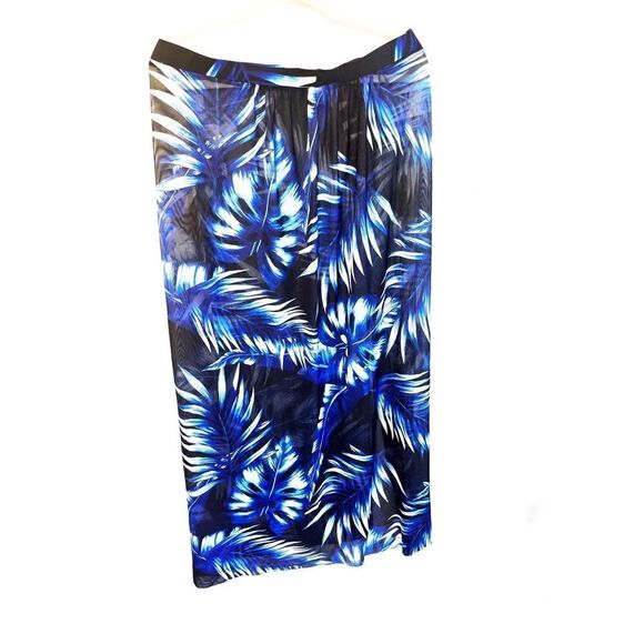 Dresses & Skirts - NWOT Swimsuit Coverup Skirt